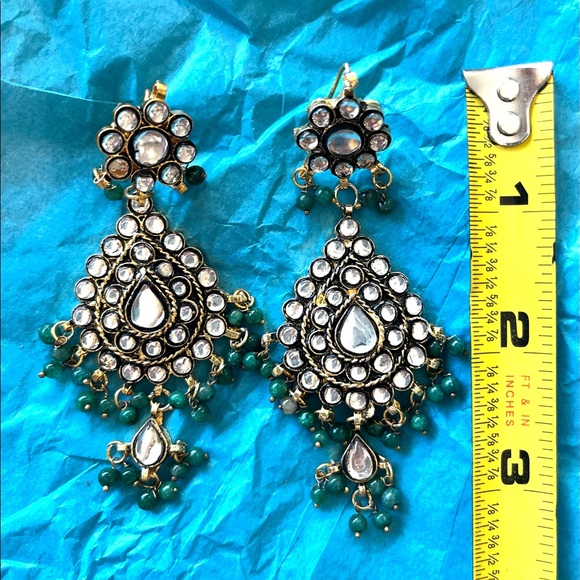 Green kundan long Indian Earring - Picture 4 of 4